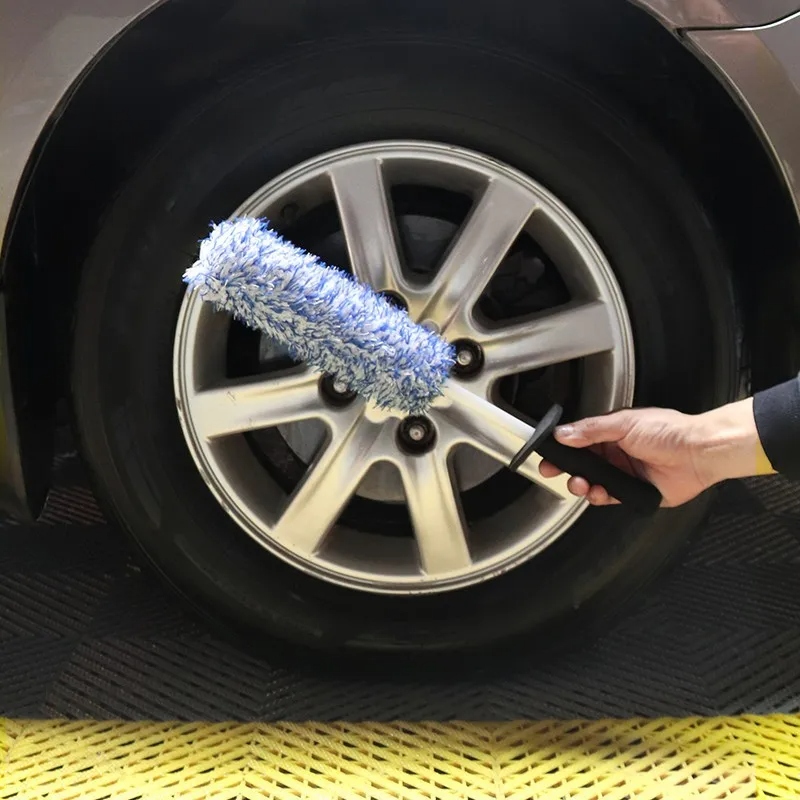 Wheel &amp; Rim Detail Brush — Soft Bristles, Spoke-Deep Clean